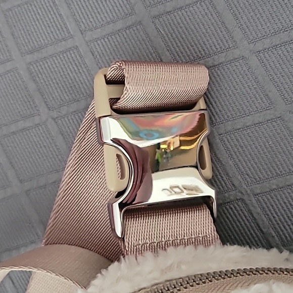 Lululemon Everyday Belt Bag Sherpa Off White Ivory - Picture 4 of 8